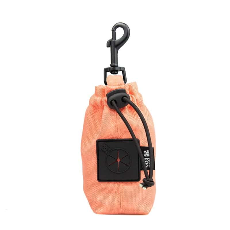 etui-na-kupoworki-czarny-karabinek-peach-accdog