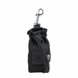 etui-na-kupoworki-srebrny-karabinek-black-accdog