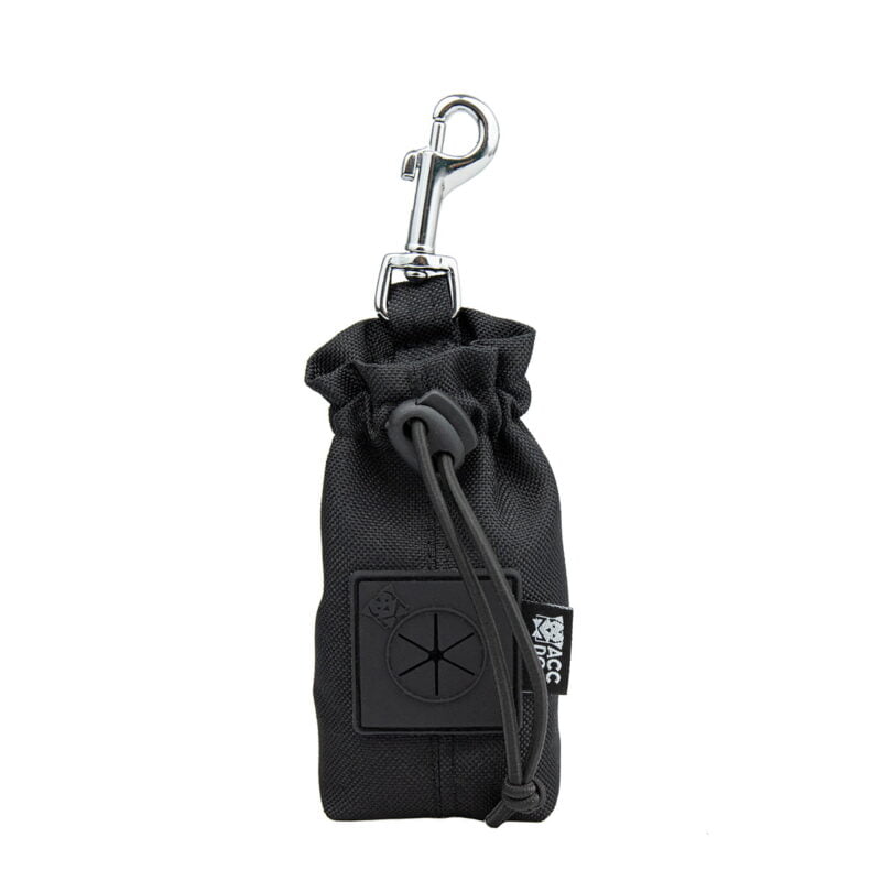 etui-na-kupoworki-srebrny-karabinek-black-accdog